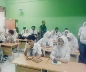 Bentuk Kedisiplinan Dan Kepribadian Siswa Babinsa Koramil 02/Sawah Besar Laksanakan Kegiatan Army Go To School