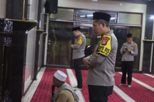 Sholat Subuh Berjamaah Di Masjid Jami Al – Amin Kelapa Gading