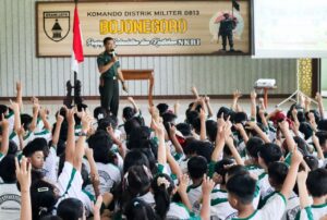 Tumbuhkan Jiwa Nasionalisme, Ratusan Pelajar dibekali Wasbang dan Bela Negara oleh TNI Kodim Bojonegoro