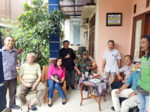 Bhabinkamtibmas dan Babinsa Pasar Minggu Jalin Keakraban, Jaga Keamanan Lingkungan