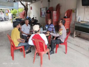 Cooling System Bhabinkamtibmas Kampung Rawa Bersama Ketua RT dan LMK Ciptakan Pilkada Aman
