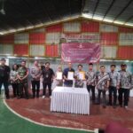 Babinsa Mustikasari Hadiri Pelantikan dan Bimbingan Teknis KPPS untuk Pilkada 2024 di Kelurahan Mustikasari