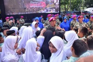 Serentak, Korps Marinir Gelar Bakti Sosial, Kesehatan Dan Makan Bergizi