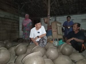 Perajin Gerabah Kecamatan Ngraho Sambut Baik Program Bantuan Teguh – Farida untuk Peningkatan Produksi