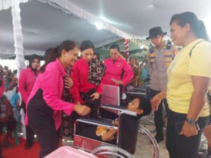 Bantuan Bhayangkari : Ny. Juliati Sigit Prabowo Berbagi Kebaikan Ribuan Paket Bansos Bagi Masyarakat dan Anak Sekolah