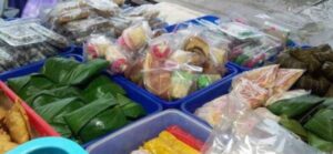 Laris Manis Kueh Legendaris di Pasar Konvensional Sliyeg