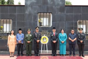 Pj Bupati Toba dan Forkopimda Gelar Ziarah di Makam Sisingamangaraja XII pada Hari Pahlawan