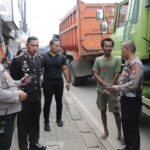 Petugas Tindak Tegas Truk Tanah Langgar Jam Operasional, 13 Truk Dikandangi, 9 Truk Diputar Balik