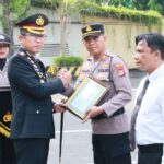 Kapolres Metro Jakarta Utara Pimpin Upacara Hari Pahlawan dan Pemberian Penghargaan untuk Personel Berprestasi