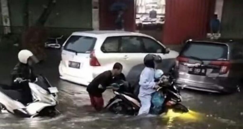 Diguyur Air Hujan Dua Jam, Kota Kediri Banjir