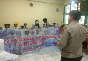 Kanit Binmas Polsek Johar Baru Berikan Penyuluhan dan Deklarasi Anti Tawuran di SMP Islam Al Jihad