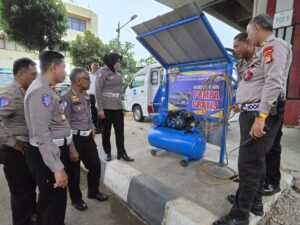 Program ‘Sedekah Angin’ yang Inovatif diberikan Satlantas Metro Jakarta Timur untuk Masyarakat