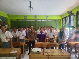 Kegiatan Mahasiswa Goes To School Cegah Tawuran di SMK Kampung Jawa