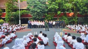 Cegah Bullying, Babinsa Koramil 08/Jagakarsa Berikan Sosalisasi Kepada Siswa SDN Tanjung Barat 09