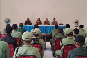 Babinsa Bersama Bimaspol dan Aparatur Kel. Bojong Menteng Laksanakan Pembinaan Linmas dan Evaluasi Kinerja Linmas 2024