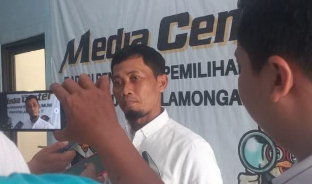 Tim Kuasa Hukum BAGUS Lengkapi Berkas Dan Minta Bawaslu Adili Kades Dan Perangkat Desa Kemlagilor Lamongan
