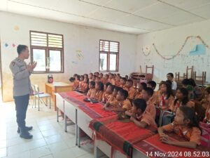 Bhabinkamtibmas Hadir Berikan Binluh Dan Edukasi Kepada Pelajar SDN 173640 Sitorang Jae