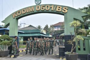 Sebelum Pelaksanaan Kegiatan Kasdim 0501/Jakarta Pusat Pimpin Personel Militer Dan PNS Kodim 0501/JP Olahraga Bersama