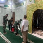 Cegah Munculnya Wabah Penyakit, Koramil Matraman Karya Bakti Bersihkan Rumah Ibadah Masjid