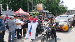 Pastikan Aman, Babinsa Kodim 0507/Bekasi Bersama Bhabinkamtibmas Bantu Pengamanan Distribusi Logistik Pilkada 2024