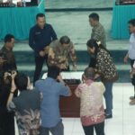 DPRD Toba dan Pjs Bupati Teken Persetujuan Bersama RAPBD 2025 dan Ranperda Gedung Bangunan
