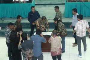 DPRD Toba dan Pjs Bupati Teken Persetujuan Bersama RAPBD 2025 dan Ranperda Gedung Bangunan