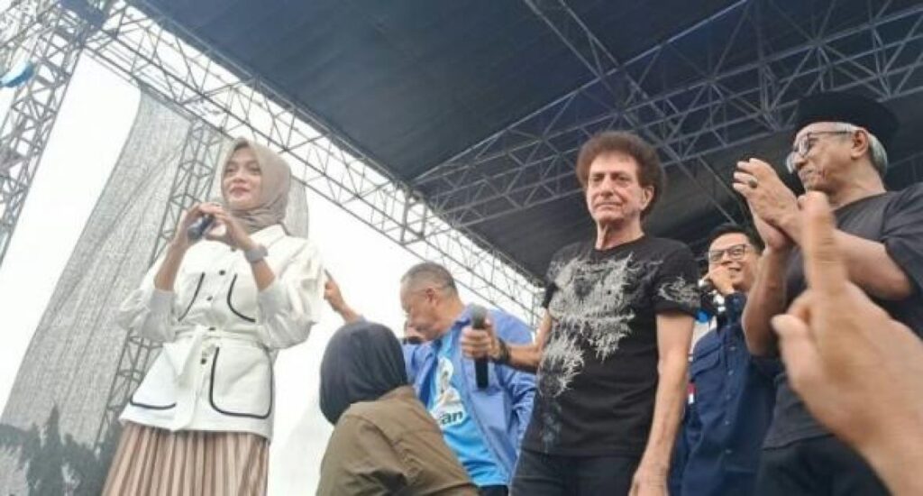 Luar Biasa! 5000 Warga Tumplek Blek dalam Kampanye Akbar Vinanda – Gus Qowim Bareng God Bless di Kediri