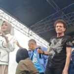 Luar Biasa! 5000 Warga Tumplek Blek dalam Kampanye Akbar Vinanda – Gus Qowim Bareng God Bless di Kediri
