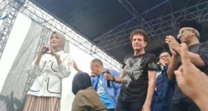 Luar Biasa! 5000 Warga Tumplek Blek dalam Kampanye Akbar Vinanda – Gus Qowim Bareng God Bless di Kediri