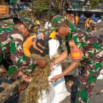 Karya Bhakti Bersihkan Fasos dan Fasum, Koramil 06/Cakung Giat Bersihkan Kali Malang