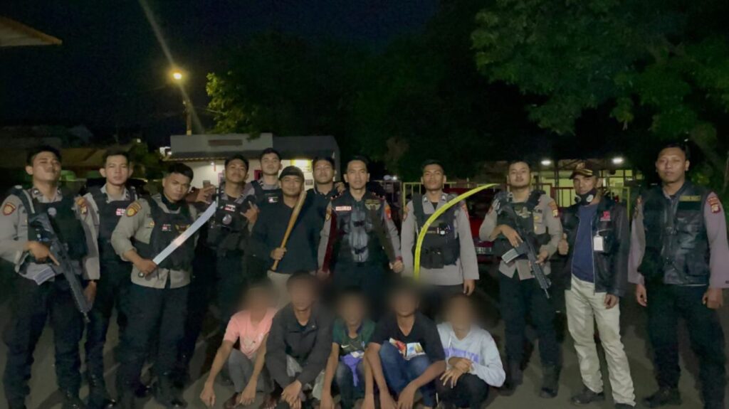 17 Remaja Diamankan Dalam Semalam, Polisi Sita Senjata Tajam Usai Gagalkan Tawuran di Jakarta Barat