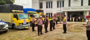 Polres Toba Laksanakan Pengamanan Pergeseran Logistik Pilkada Ke PPK se Kabupaten Toba