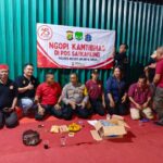Ngopi Kamtibmas Bersama Bhabinkamtibmas Kel. Jatinegara Bahas Kemanan Tawuran dan Pilkada 2024