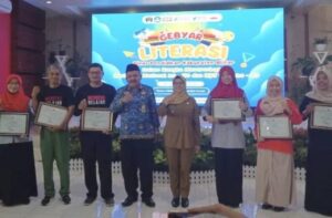 Peringati Hari Guru Nasional, Bupati Blitar Beri Aprisiasi ke-Dinas Pendidikan