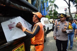 Pendistribusian Logistik Kotak Suara Pemilukada Jakarta 2024 di Gudang Logistik Kecamatan Gambir