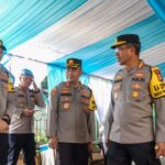 Jelang Pemungutan Suara, Kapolres Metro Jakarta Timur Patroli Jalan Kaki Cek Kesiapan Pengamanan TPS