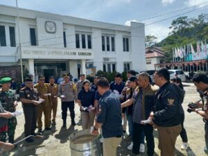 Wakapolres Toba Hadiri Pemusnahan Kelebihan Dan Kerusakan Surat Suara Pilkada 2024