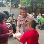 Sat Binmas Polres Metro Jakarta Pusat Bagi Makan Siang Gratis