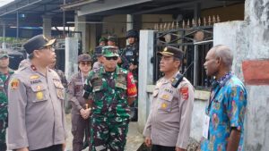 Berjalan Dengan Lancar Dan Aman, Dandim 1710/Mimika Dampingi Wakapolda Papua Pantau Langsung Pemungutan Suara Di TPS