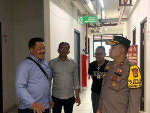 Kapolsek Cakung Cek Kesiapan Rapat Pleno Rekapitulasi Penghitungan Suara Pilkada DKI Jakarta 2024