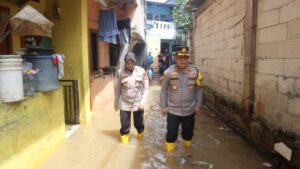 Polres Metro Jakarta Timur Lakukan Pengecekan Lokasi Banjir Kebon Pala