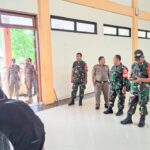 Wadanramil 03/Teluk Pucung Bersama Babinsa Kawal Pengembalian Logistik Pilkada di Kecamatan Rawalumbu