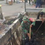 Jaga Kebersihan, Koramil 04/Jatiasih Gelar Karya Bakti Bersihkan Parit dan Gorong-Gorong
