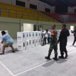 Babinsa Jajaran Kodim 1710/Mimika Kembali Kawal Logistik Pilkada Dari Wilayah Pedalaman