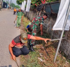 Jadikan Lingkungan Bersih, Babinsa Koramil 05/Btg Bersama Tiga Pilar dan Warga Bergotong Royong Lakukan Karya Bakti