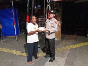Cooling System Pasca Pilkada 2024, Polisi Bagikan Beras ke Warga Kurang Mampu