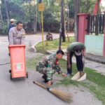 Babinsa Koramil 03/Teluk Pucung Bersama Tiga Pilar Gelar Karya Bakti, Ajak Warga Jaga Kebersihan Lingkungan