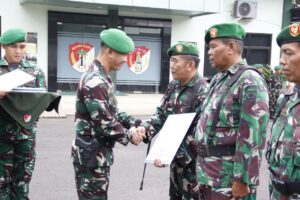 Dandim 0507/Bekasi Pimpin Upacara Pengibaran Bendera dan Wisuda Purna Bhakti
