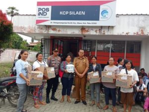 240 Warga Kecamatan Silaen Mendapat Bantuan Magic com dari Menteri ESDM