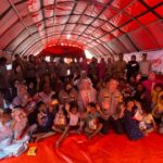 Polwan Polres Metro Jakarta Timur Gelar Bakti Sosial dan Trauma Healing untuk Korban Kebakaran di Jatinegara